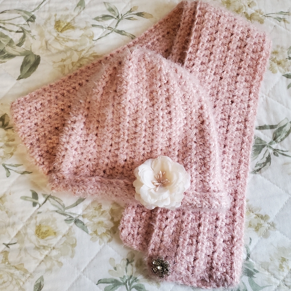 Hat and scarf set crocheted by me